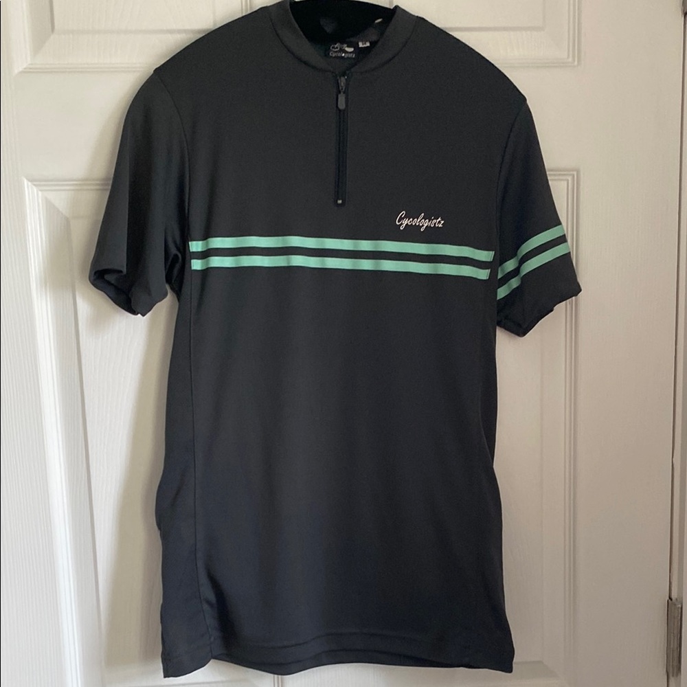 Vintage Black and Green Short Sleeve Tee Sporty Design